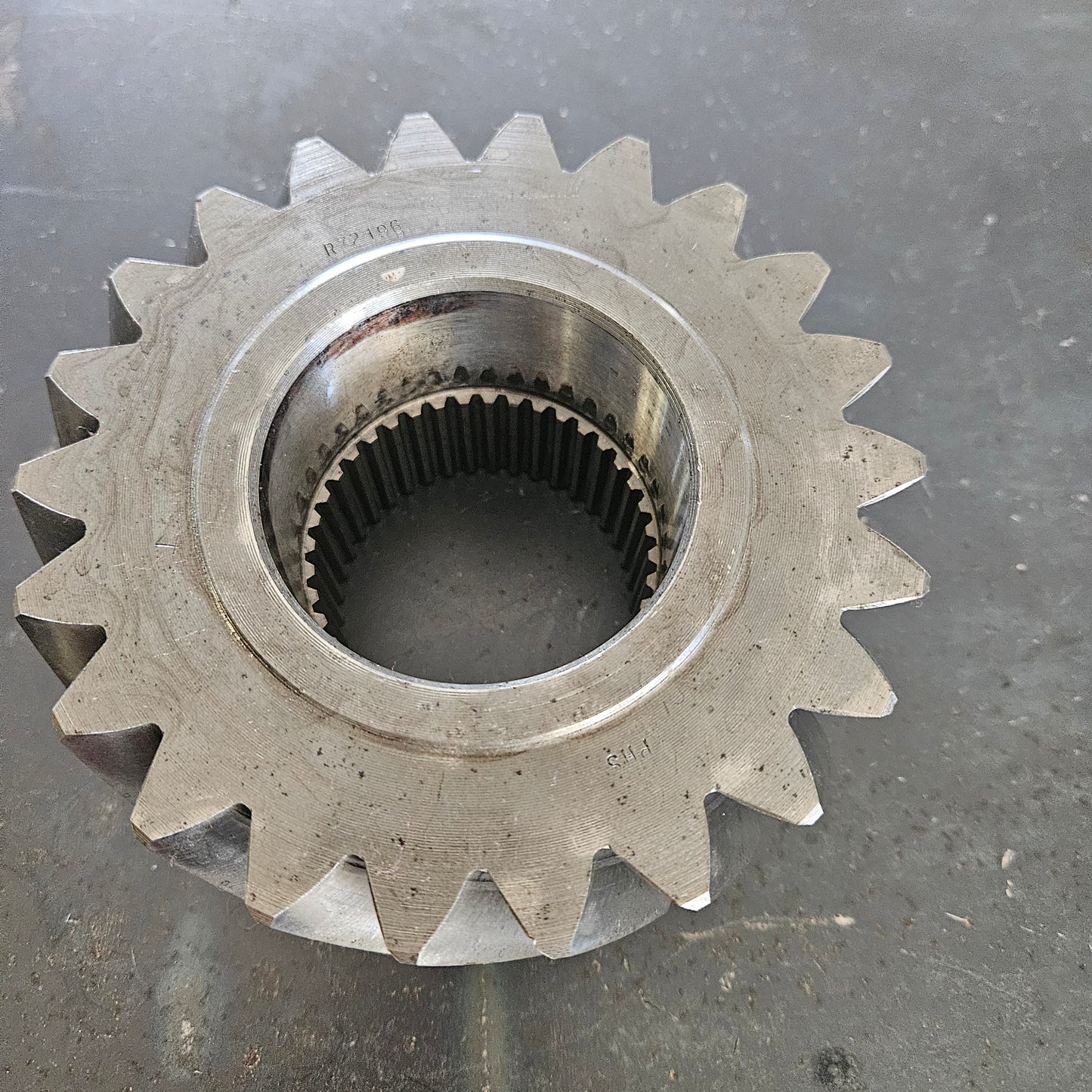 John Deere MFWD Drive Gear R72196 - USED