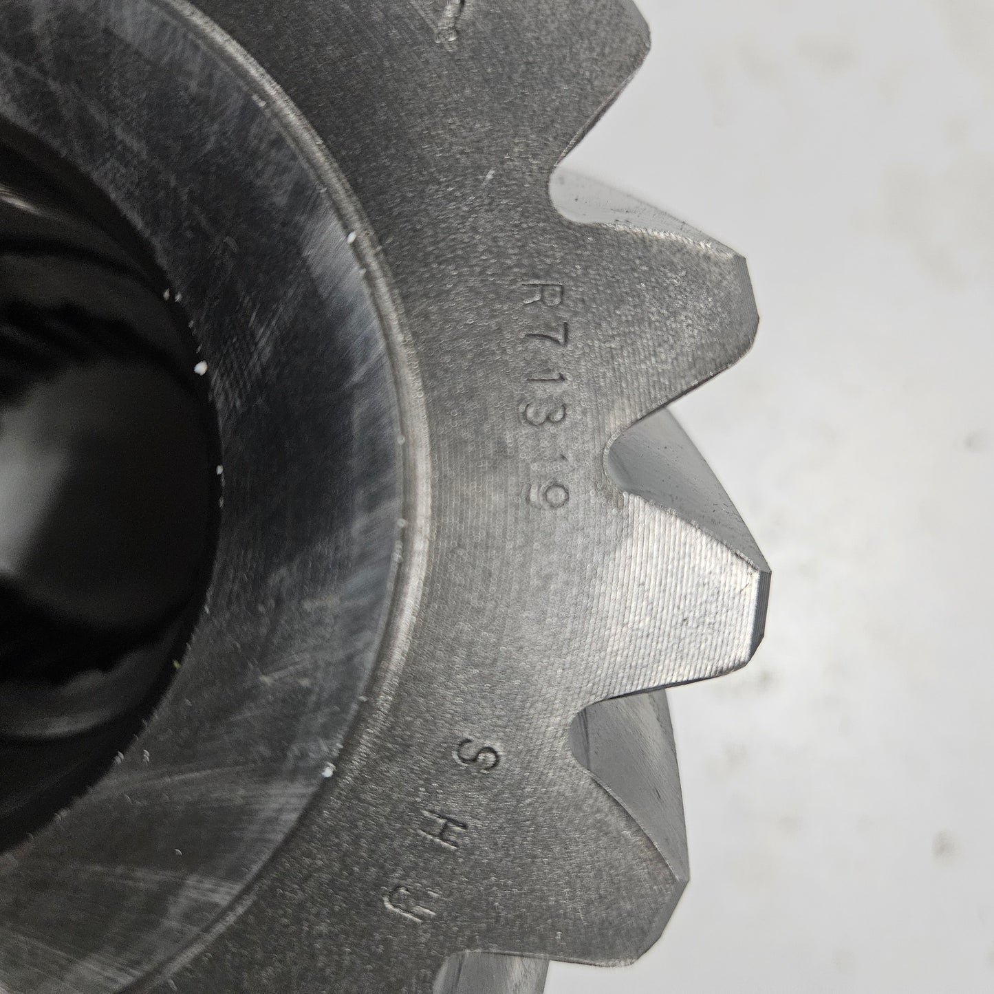 R71319 uses MRWD Idler Shaft Gear - USED
