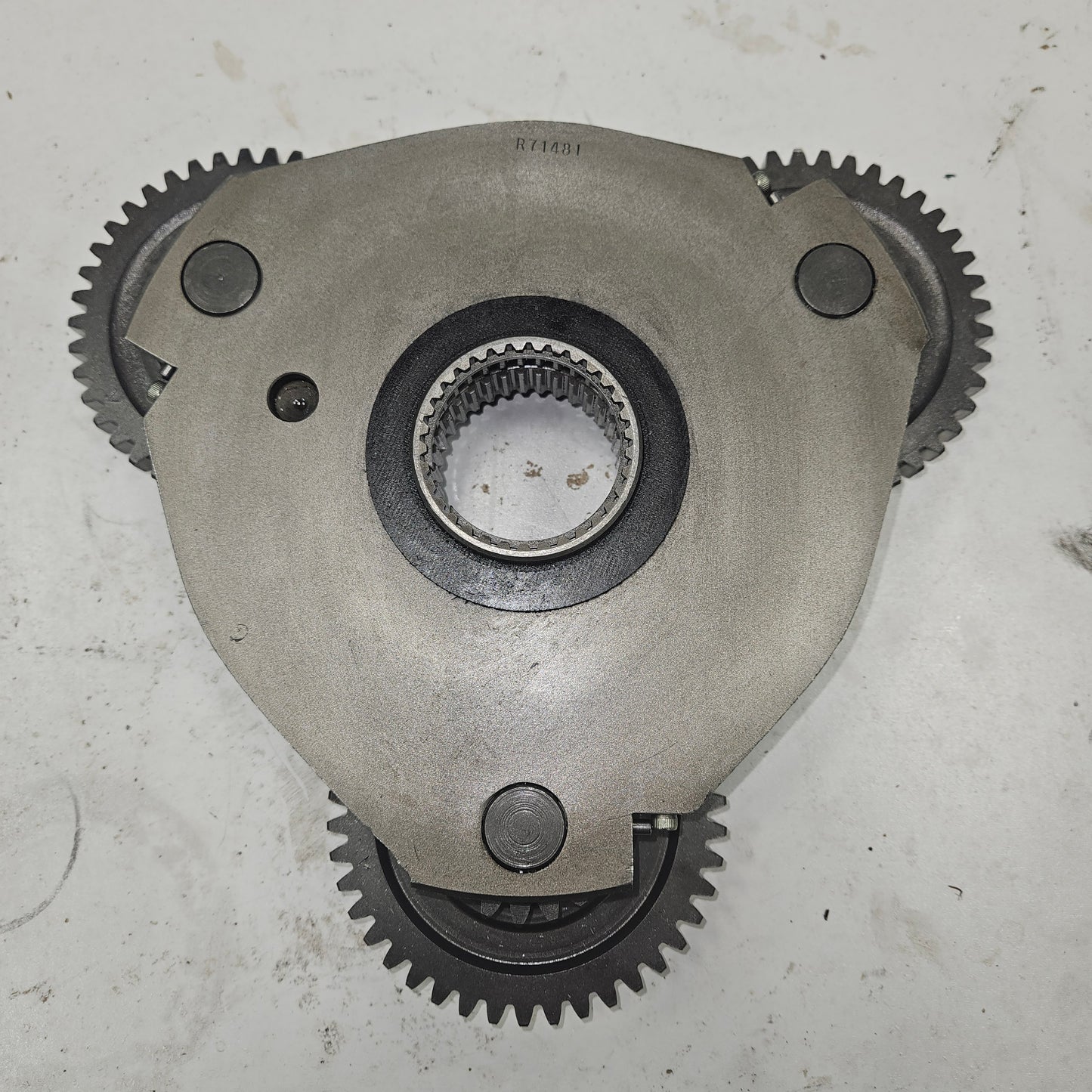 AR95861 Carrier Assembly (marked r71481) R70842 gear ×3 r71536 pin ×3 - USED