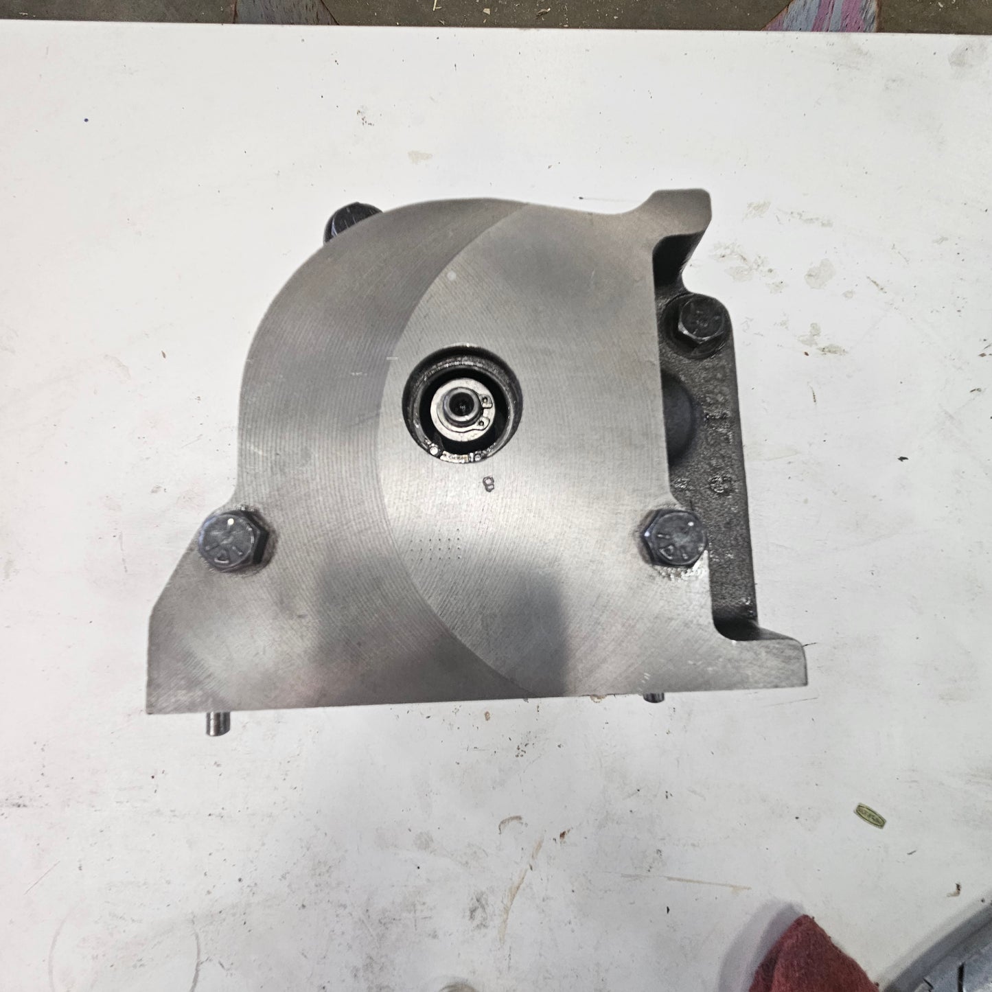15 Speed Powershift Transmission Oil Pump RE565695 sub for re19985 - USED