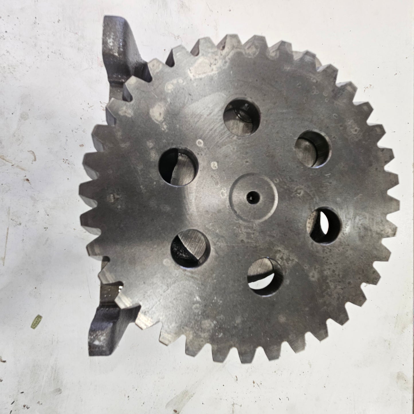 15 Speed Powershift Transmission Oil Pump RE565695 sub for re19985 - USED