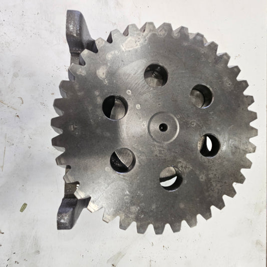 15 Speed Powershift Transmission Oil Pump RE565695 sub for re19985 - USED