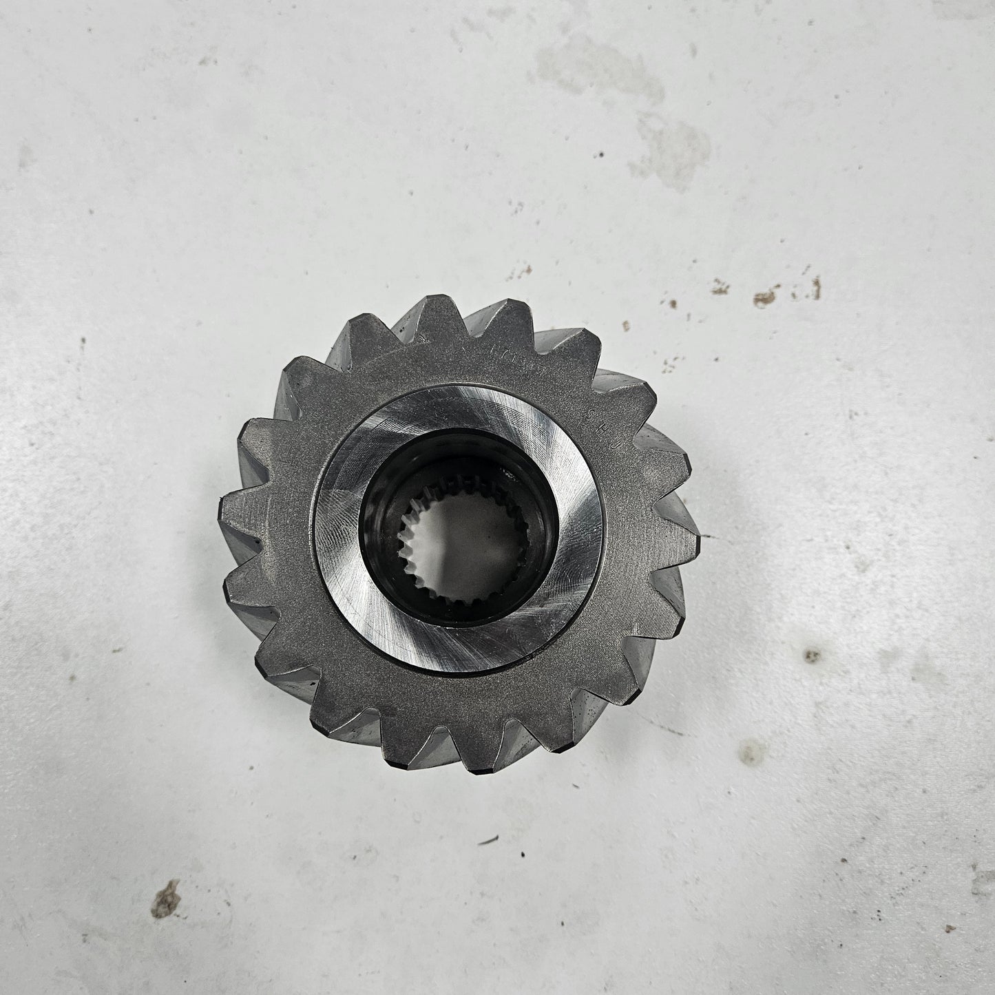 R71319 uses MRWD Idler Shaft Gear - USED
